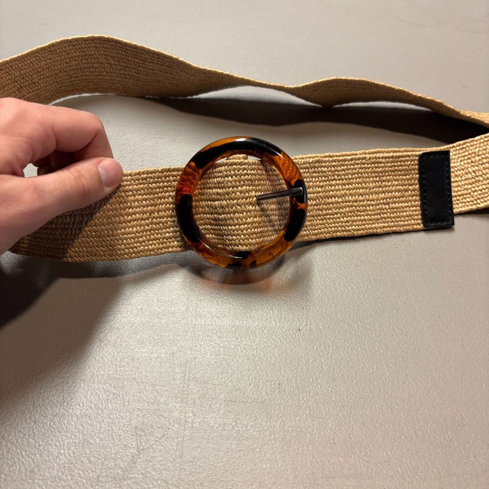Beige Woven Straw Belt with Tortoiseshell Buckle - Picture 2 of 9